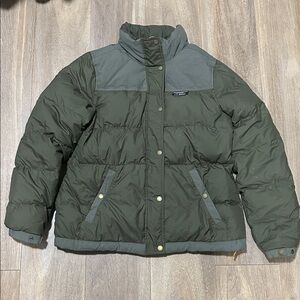 LL Bean Classic Mountain Down Jacket size medium, regular